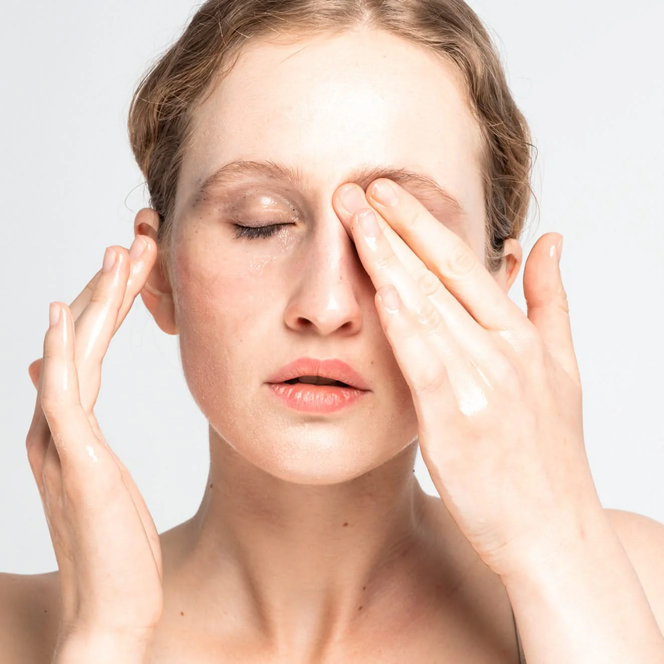 Calming Oil Cleanser - Image 2
